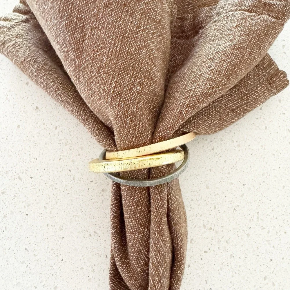 Set Of 8 Tri Colored Interlocking Napkin Rings Contemporary Mixed Metals